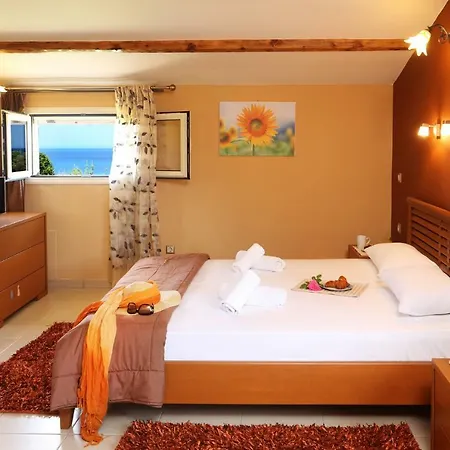 Teo Villa *